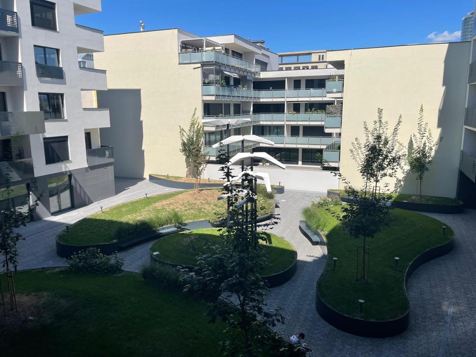 Ferienwohnung Sag New Complex In The Heart Of The Old Town Free Parking Free Wi-Fi Pressburg Exterior foto